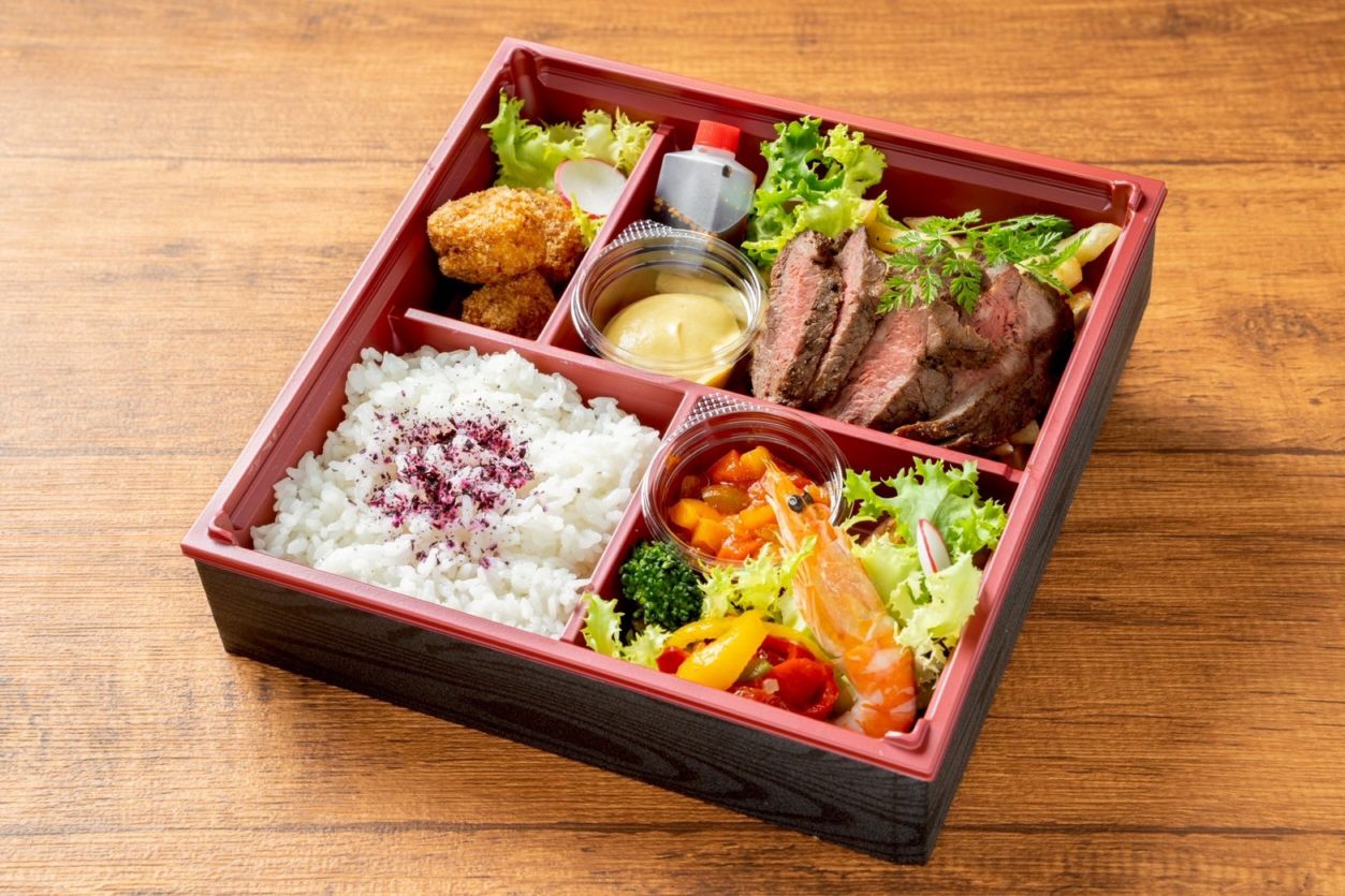 クインテット～ステックフリット（牛ランプ肉）＆一口豚カツ弁当～