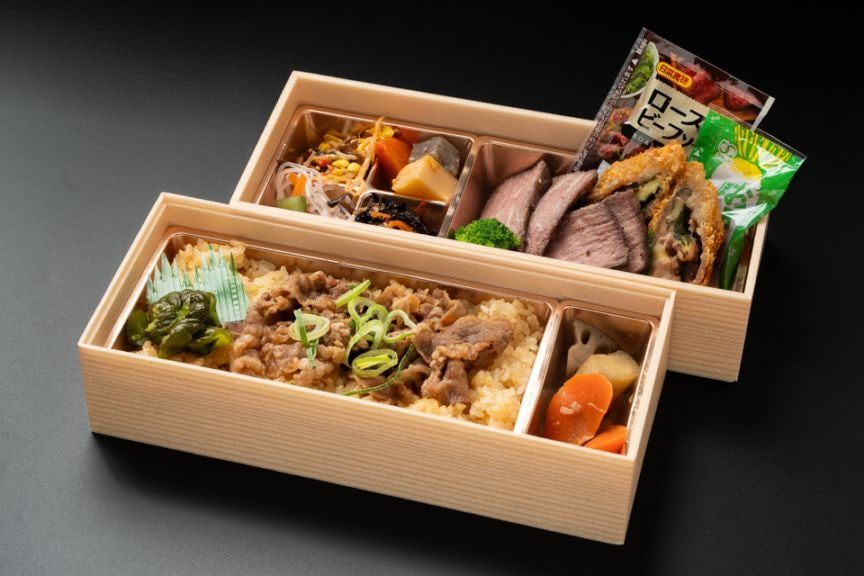 大麦牛重(アンガス)＆厳選牛ローストビーフと新作チーズ大葉巻きカツ2段御膳