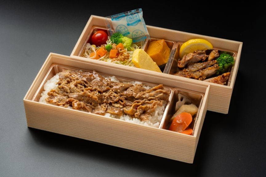 厳選牛カルビ重＆阿波尾鶏ガーリックペッパー焼き2段御膳