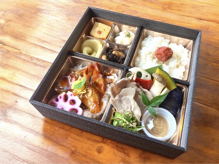 【2025秋弁当】鰻ご飯と秋野菜の冷しゃぶと梅めし