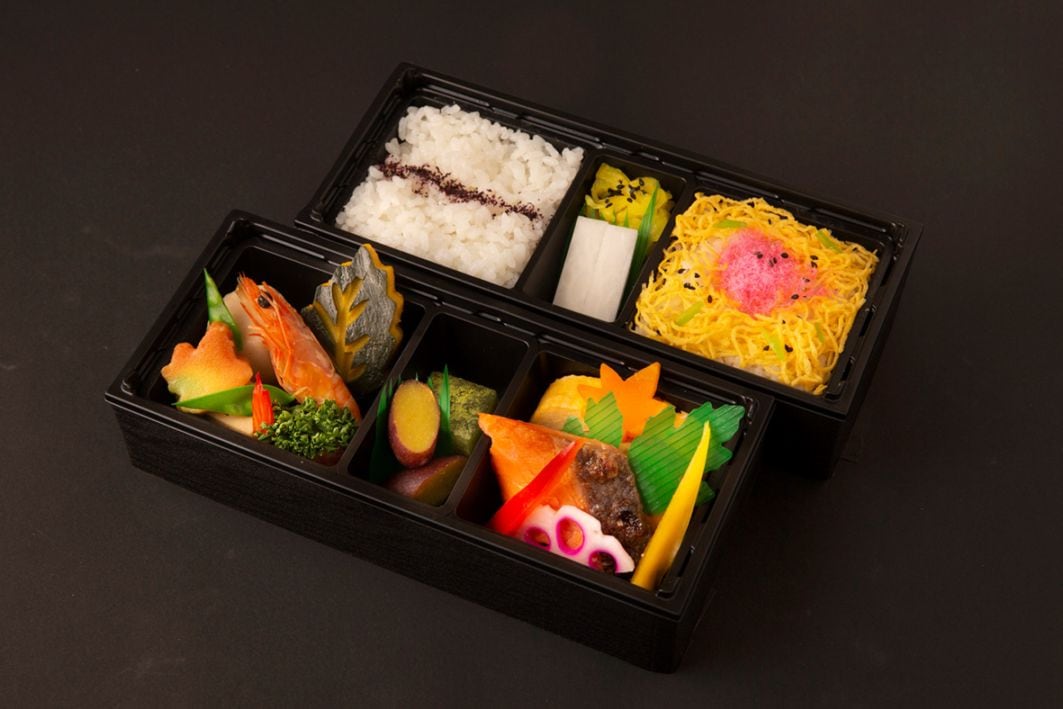 鮭塩焼と野菜の煮物のお弁当