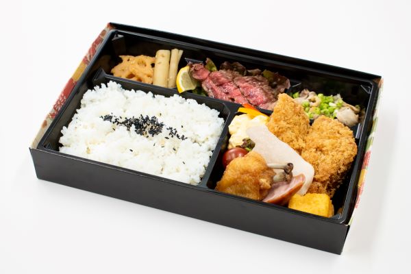 手作りチキンメンチカツとステーキ弁当