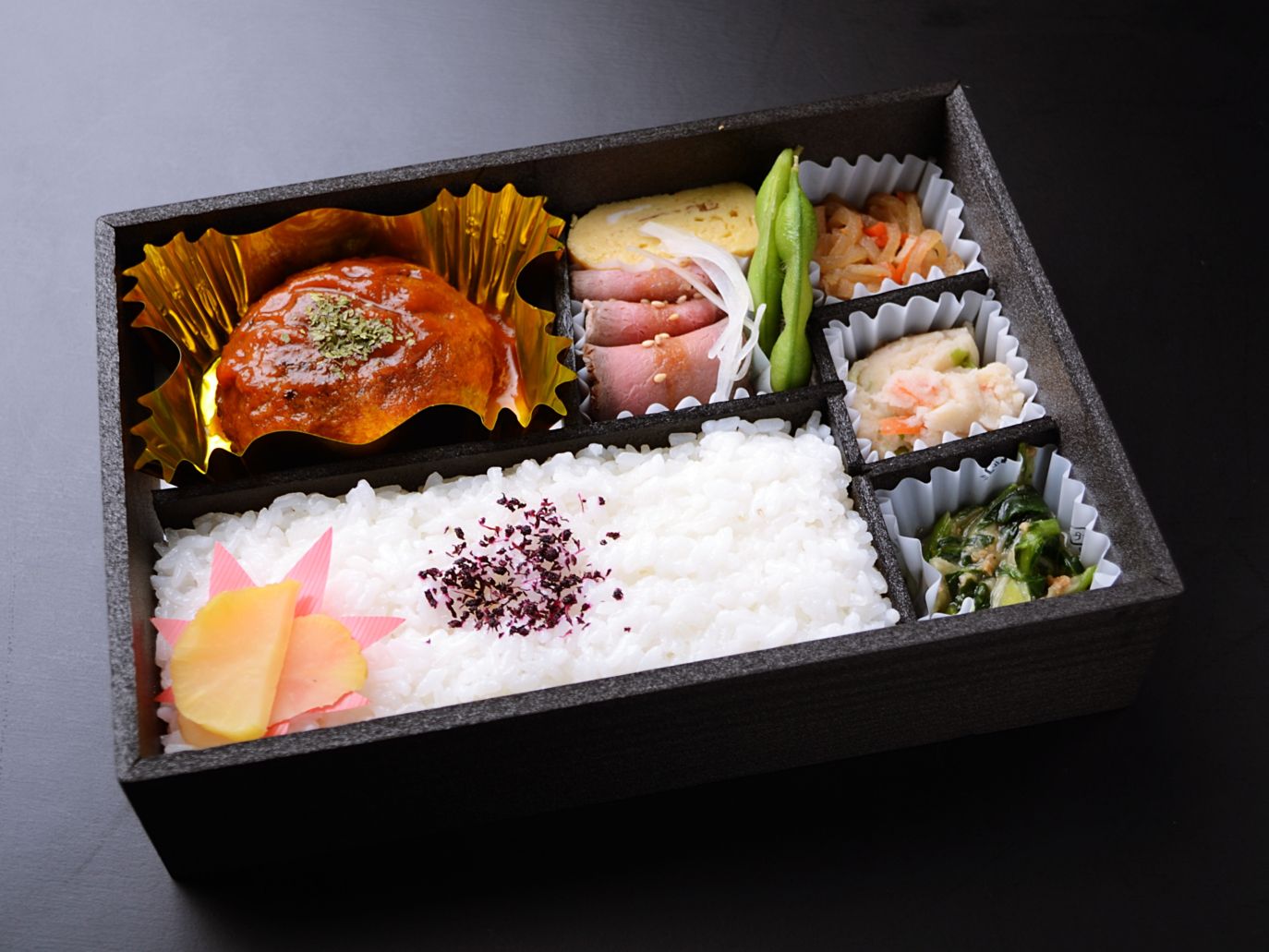 自家製デミグラスハンバーグ&和牛の一口ローストビーフ弁当【製薬・医療機器メーカー様限定弁当】