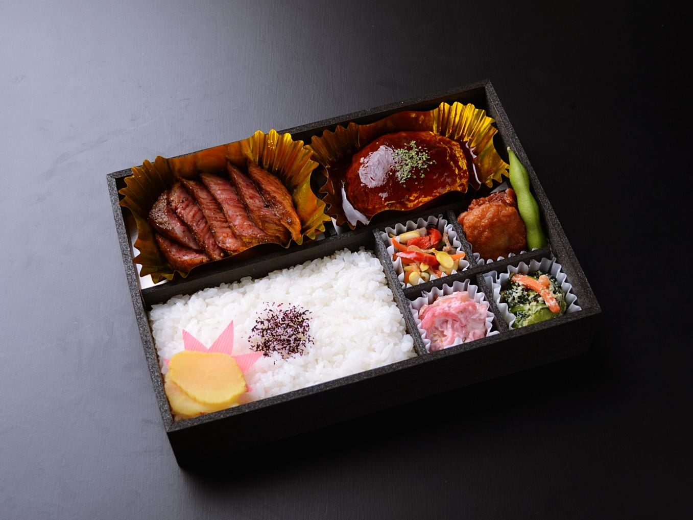 和牛希少部位の赤身ステーキ&ハンバーグ弁当【製薬・医療機器メーカー様限定弁当】