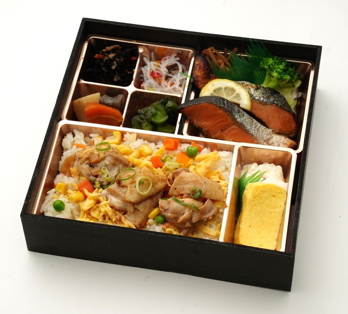 播州仕立ての鶏ちらしと選べるメイン御膳　※写真は鮭の幽庵焼き