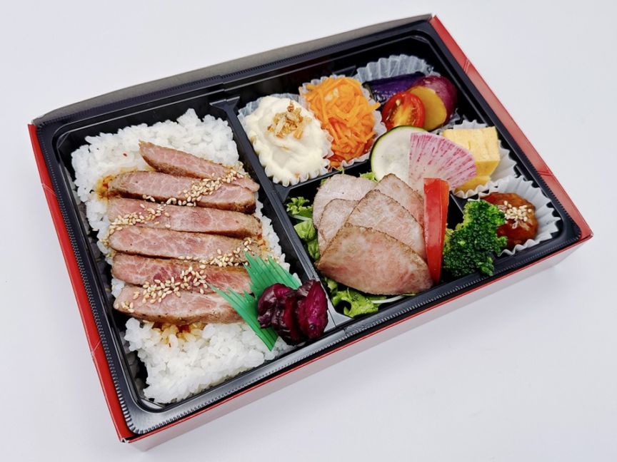 サーロインステーキと特選黒毛和牛A5カルビステーキ弁当