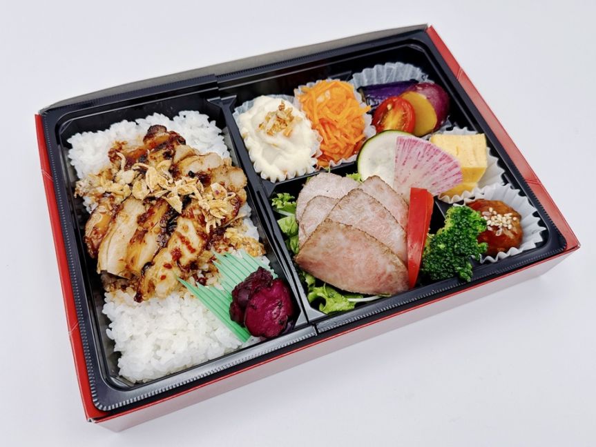 若鶏の炙り焼と特選黒毛和牛A5カルビステーキ弁当