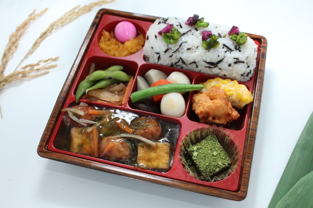 【特製】肉団子 ～岩海苔の餡をかけて～ [ひじきごはん]