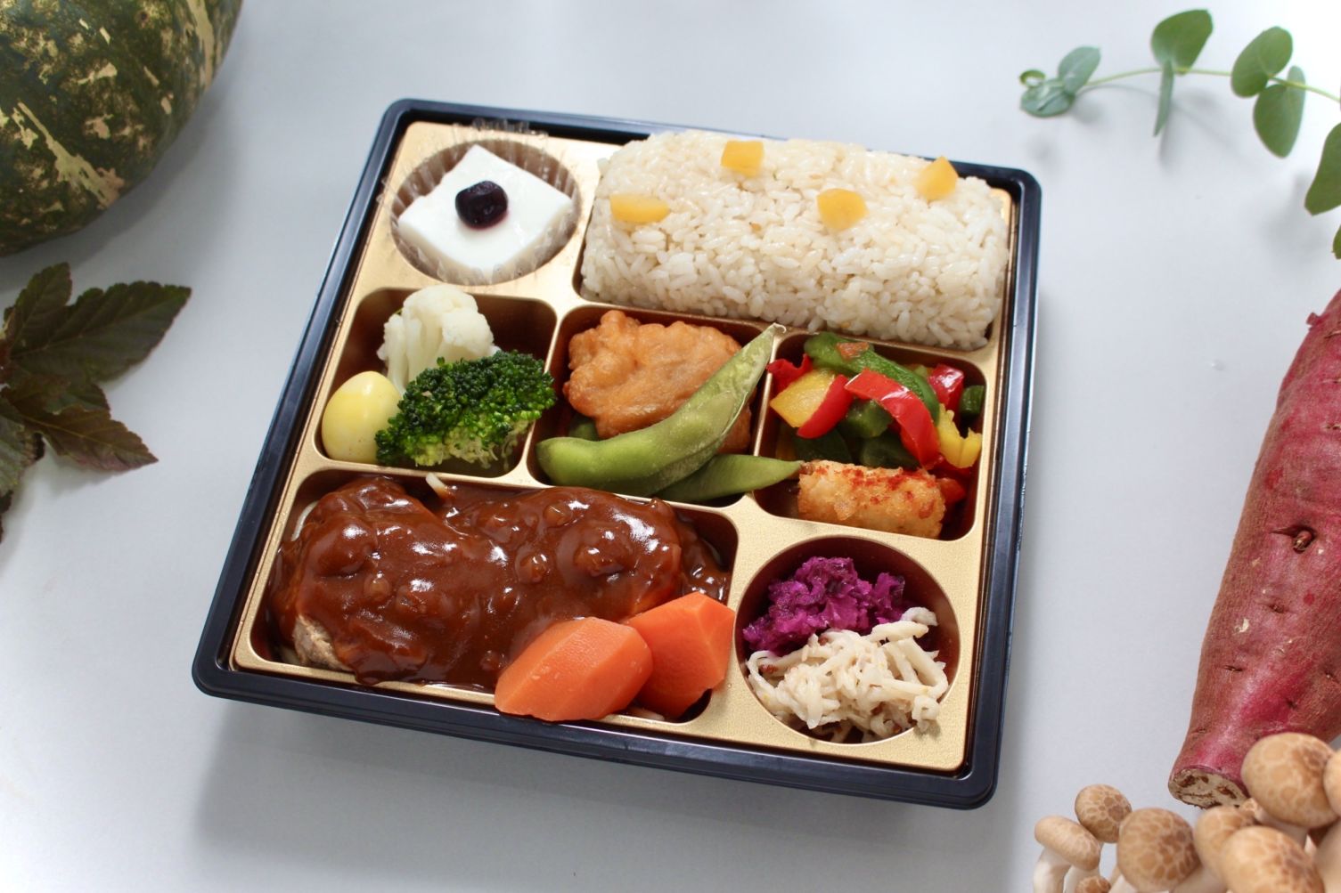 【季節限定】De luxe/デミグラス煮込みハンバーグ ～旬のごはんと共に～