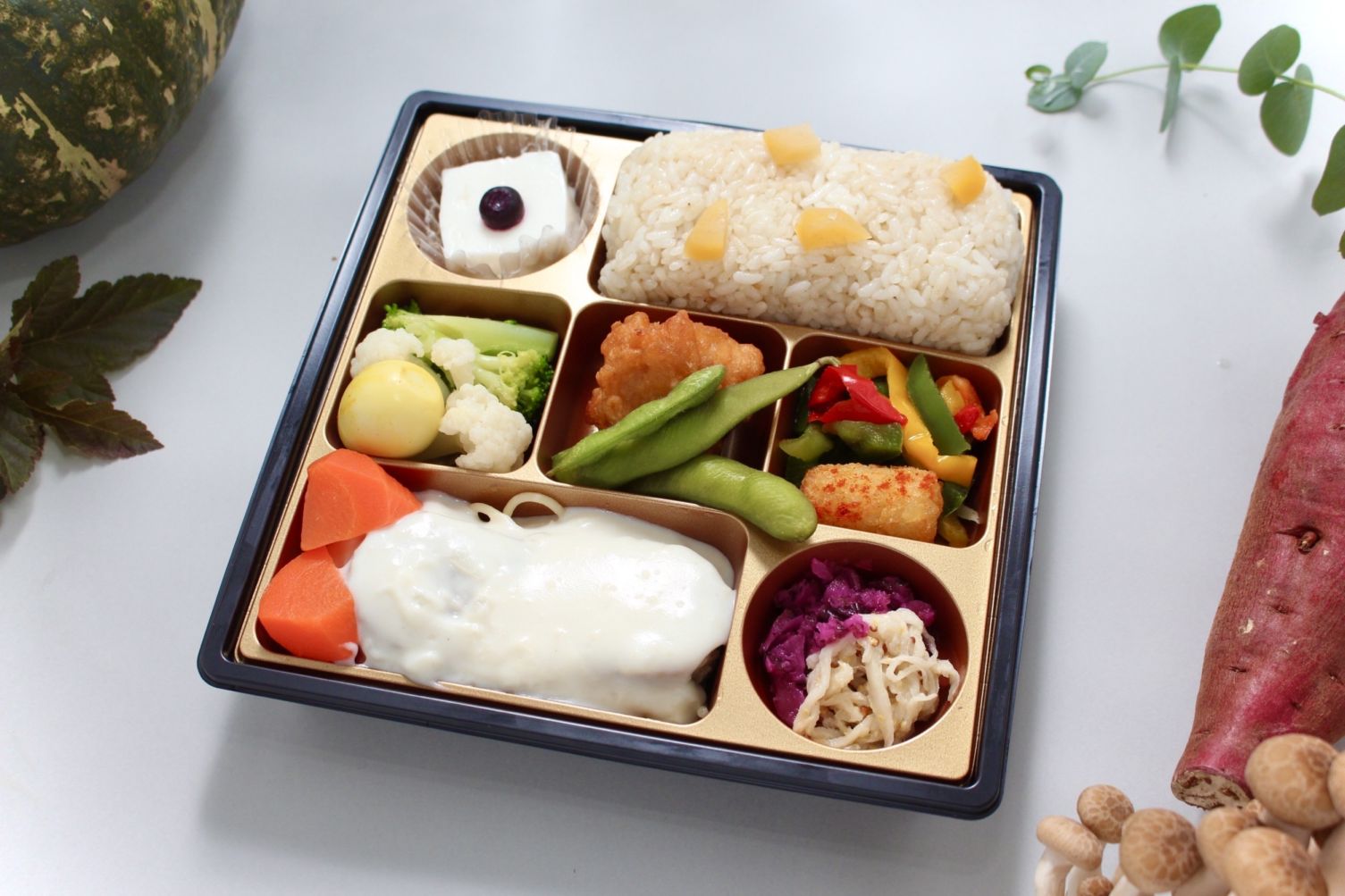 【季節限定】De luxe/ブールブラン煮込みハンバーグ ～旬のごはんと共に～