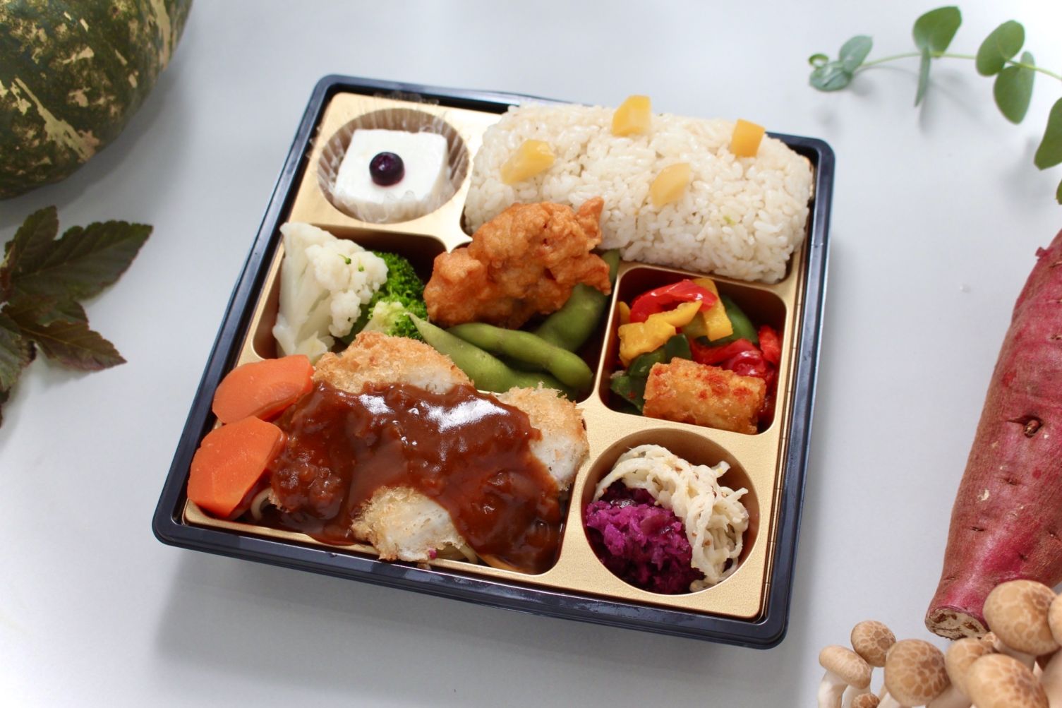 【季節限定】De luxe/デミグラスチキンカツ ～旬のごはんと共に～