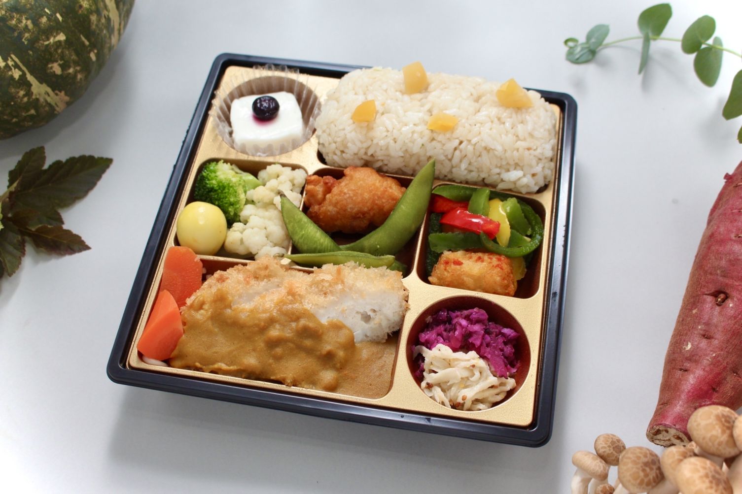 【季節限定】De luxe/オリエンタルラグーチキンカツ ～旬のごはんと共に～