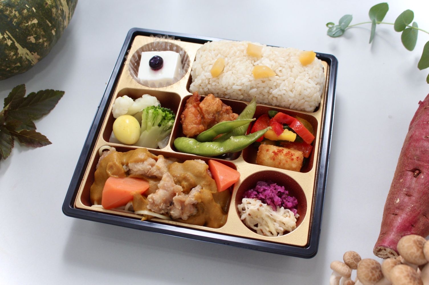 【季節限定】De luxe/オリエンタルラグー鶏のから揚げ ～旬のごはんと共に～