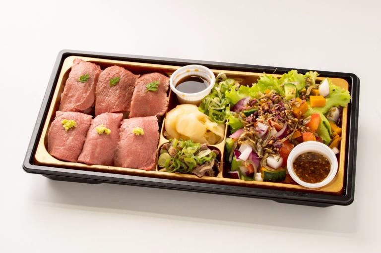-響き-厳選黒毛和牛肉寿司と和風サラダの弁当