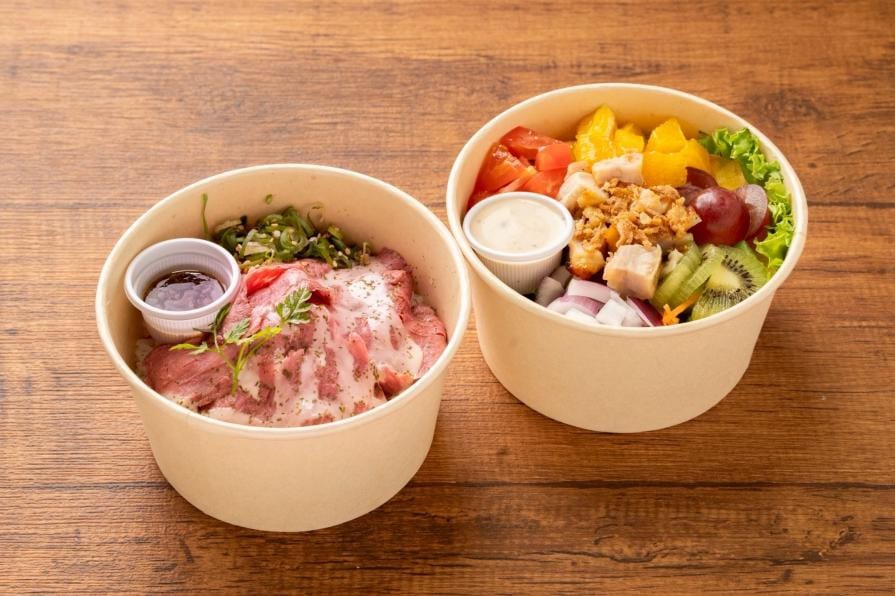 1/2日の野菜が取れるフルーツサラダ&ローストビーフ弁当