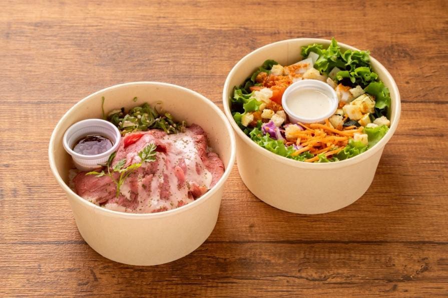 1/2日の野菜が取れるシーザーサラダ&ローストビーフ弁当