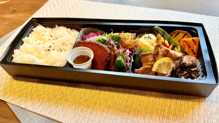 ローストビーフとローストポークのお弁当