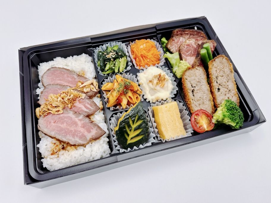 牛ハラミ焼肉と国産牛のメンチカツ（黒毛和牛ローストビーフ）