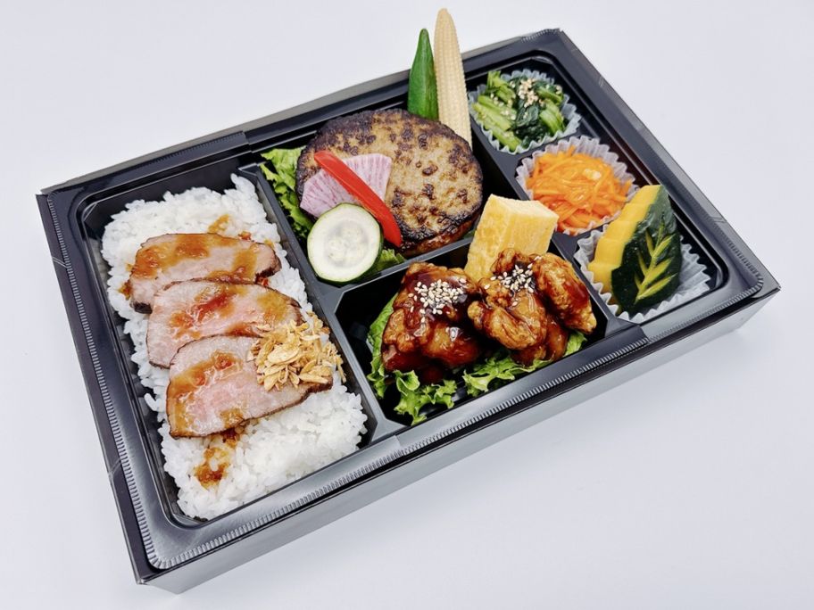 黒毛和牛のローストビーフ重とやわらかハンバーグ（黒酢唐揚げ）