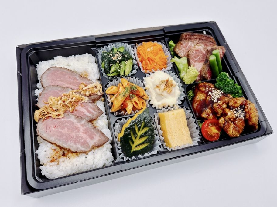 牛ハラミ焼肉と黒酢唐揚げ（黒毛和牛ローストビーフ）