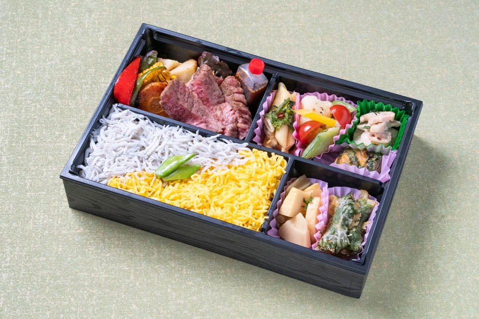 特選ステーキと釜揚げしらすの薬膳弁当