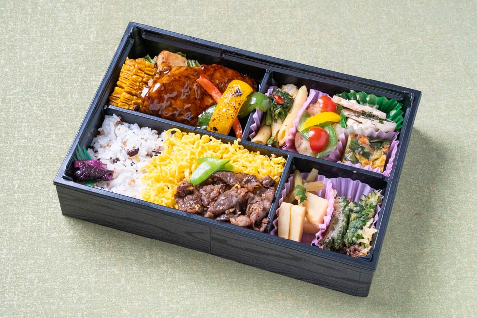 牛しぐれと熟成ハンバーグの薬膳弁当