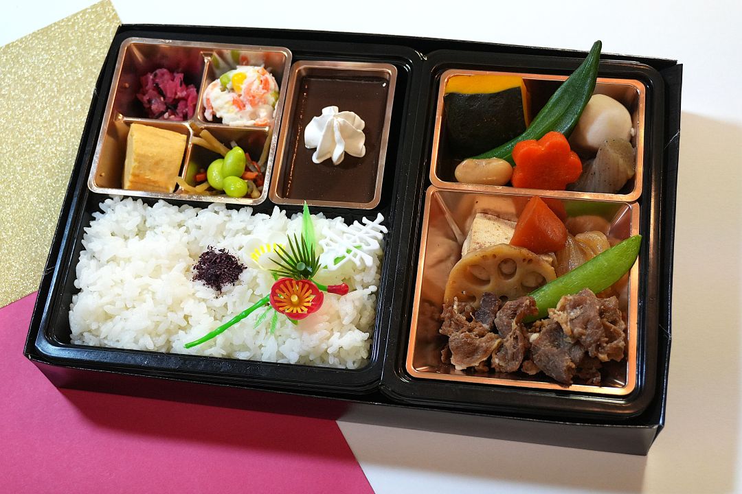 【冬限定！】お肉増量！特選牛すき焼き彩り御膳～うれしいデザート入り～