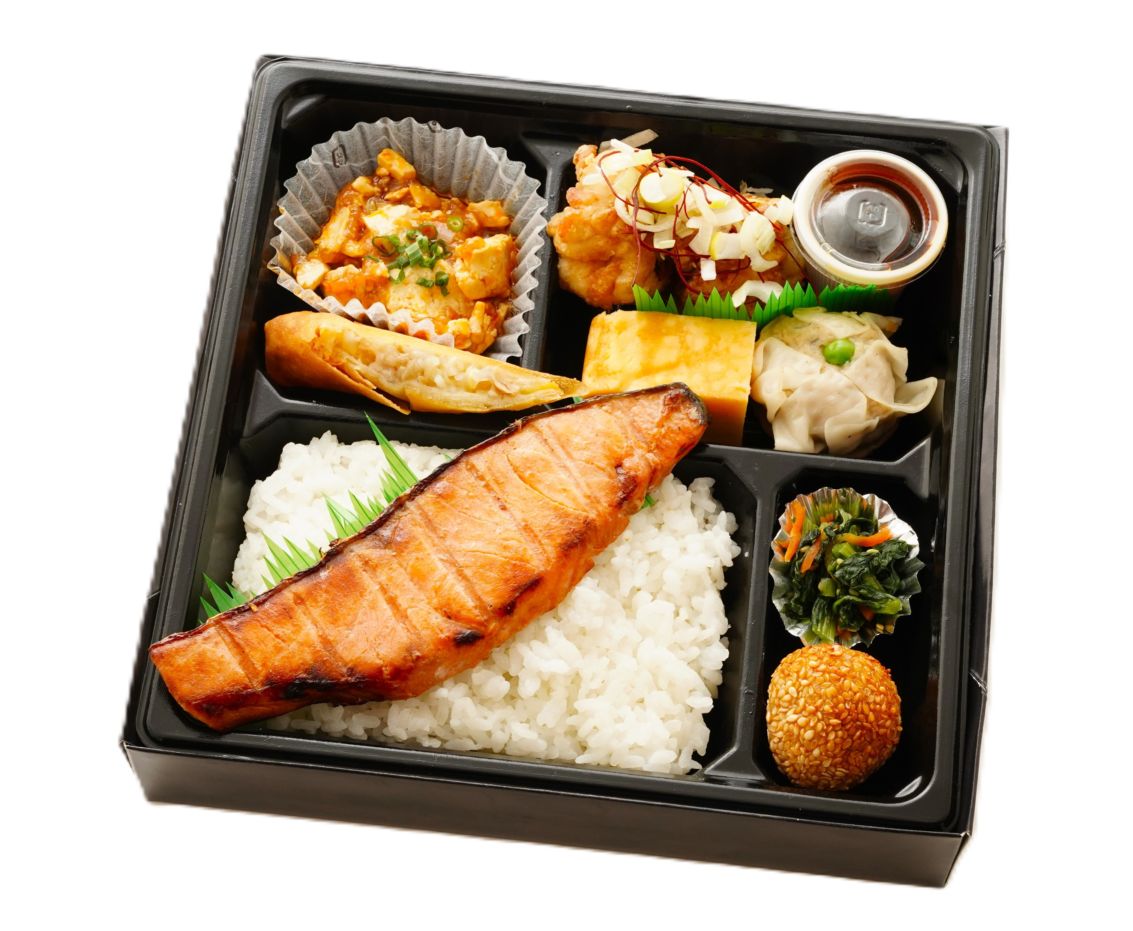 幽庵炭火焼き銀鮭と油淋鶏の豪華弁当