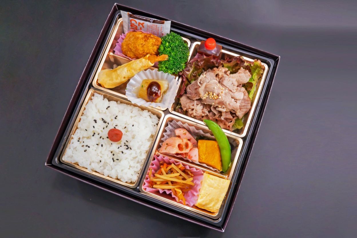 【2026年1月6日以降お届け可能】特選黒毛和牛焼肉弁当 華 はな