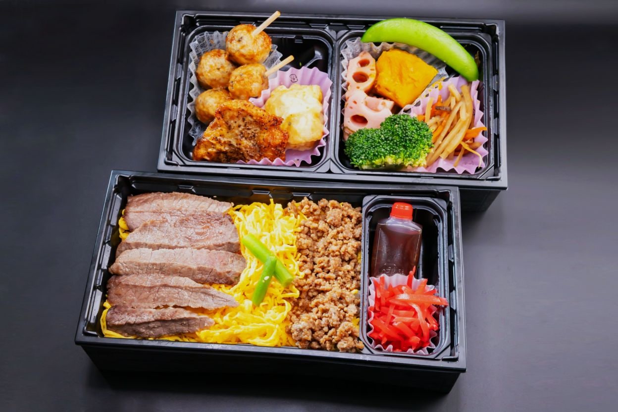 【2026年1月6日以降お届け可能】特選黒毛和牛ステーキと和牛そぼろ御膳