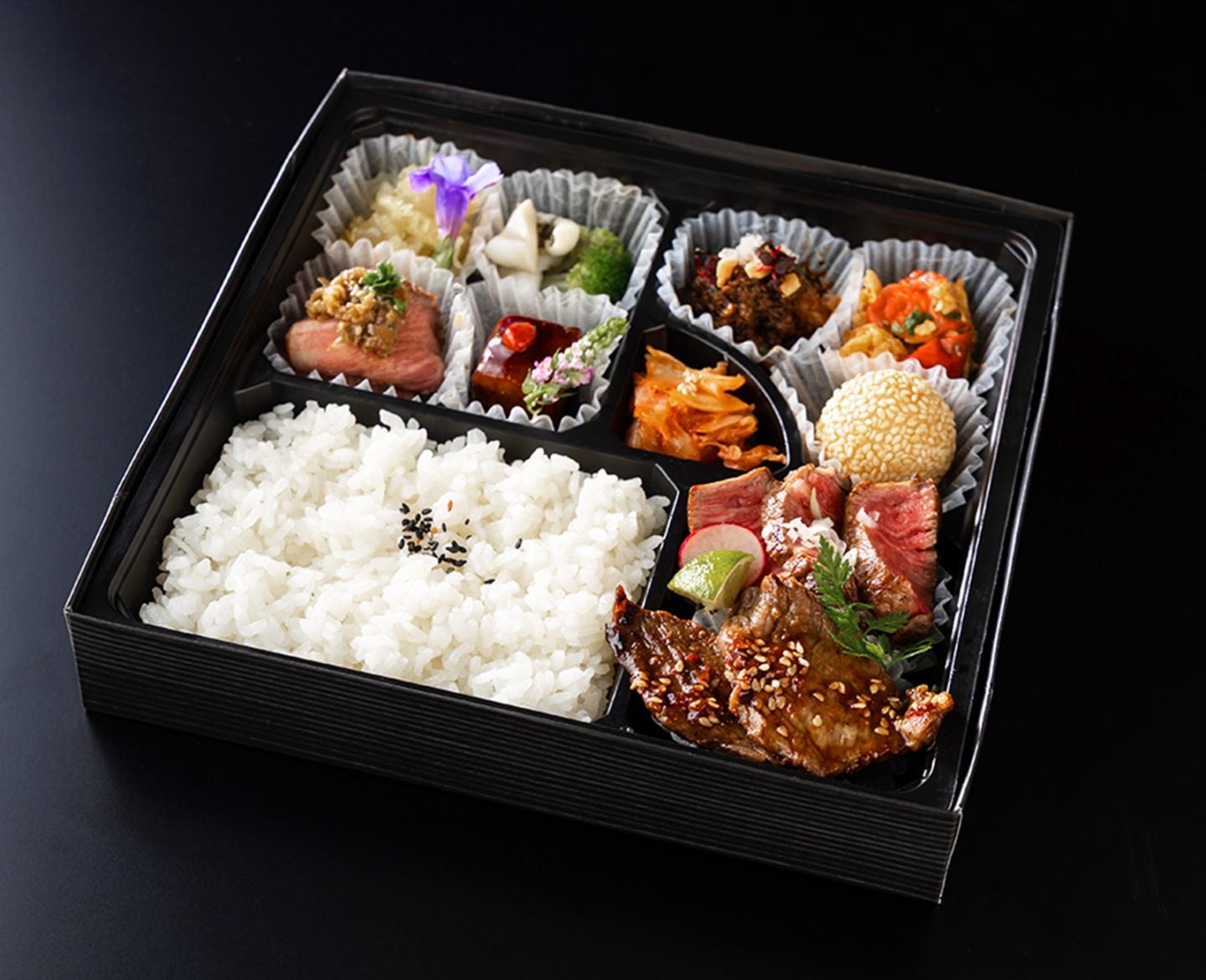 和牛フィレ＆特上ロース 黒弁当