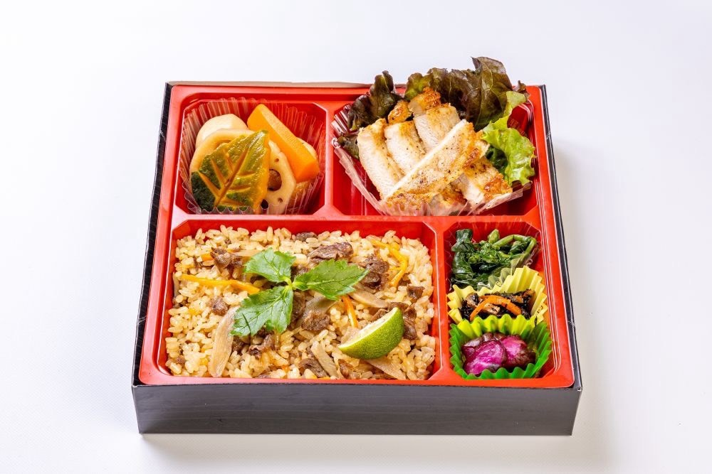 和牛ごぼう炊込み飯と国産豚ロースステーキ御膳