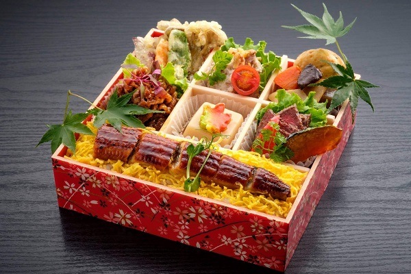 鹿児島県産鰻と牛肉の贅沢折詰弁当