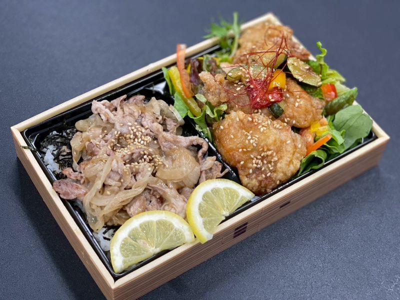 豚塩焼肉重&ユーリンチーサラダお弁当