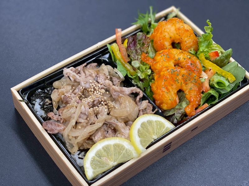 豚塩焼肉重&エビチリサラダお弁当