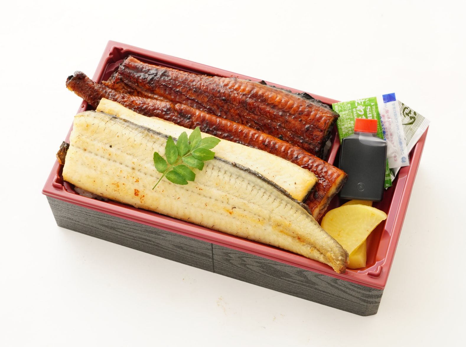 「日本鰻」白焼とタレ焼のうな重（松）