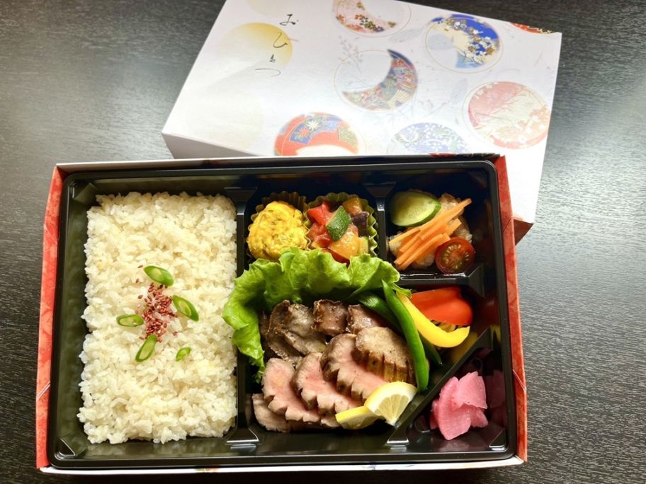 仔牛の牛たんステーキ弁当