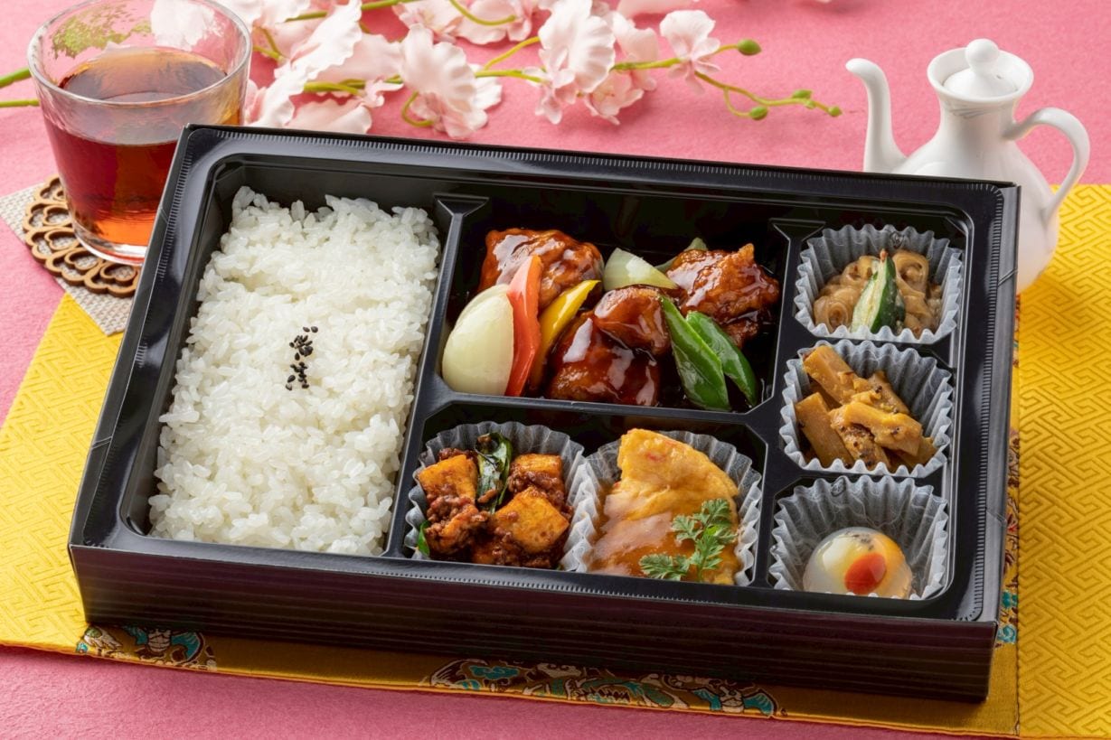 白龍（甘酢鶏とお手製中華惣菜）