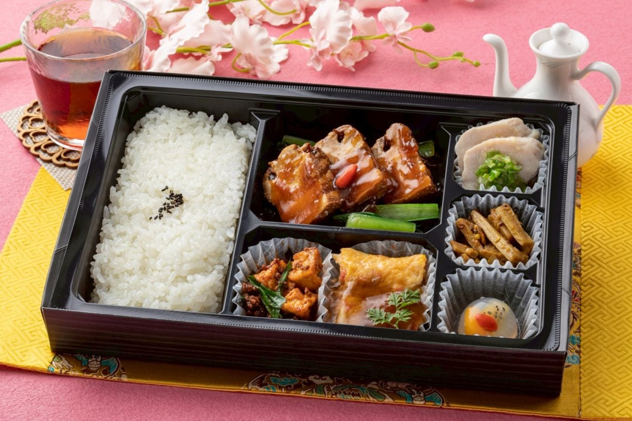 黒龍（豚角煮とお手製中華惣菜）