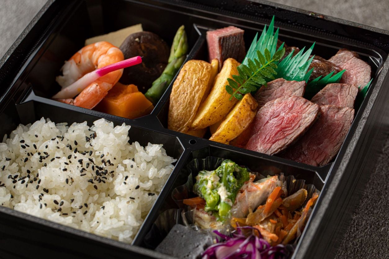 熟成牛サーロイン炭火焼ステーキ御膳