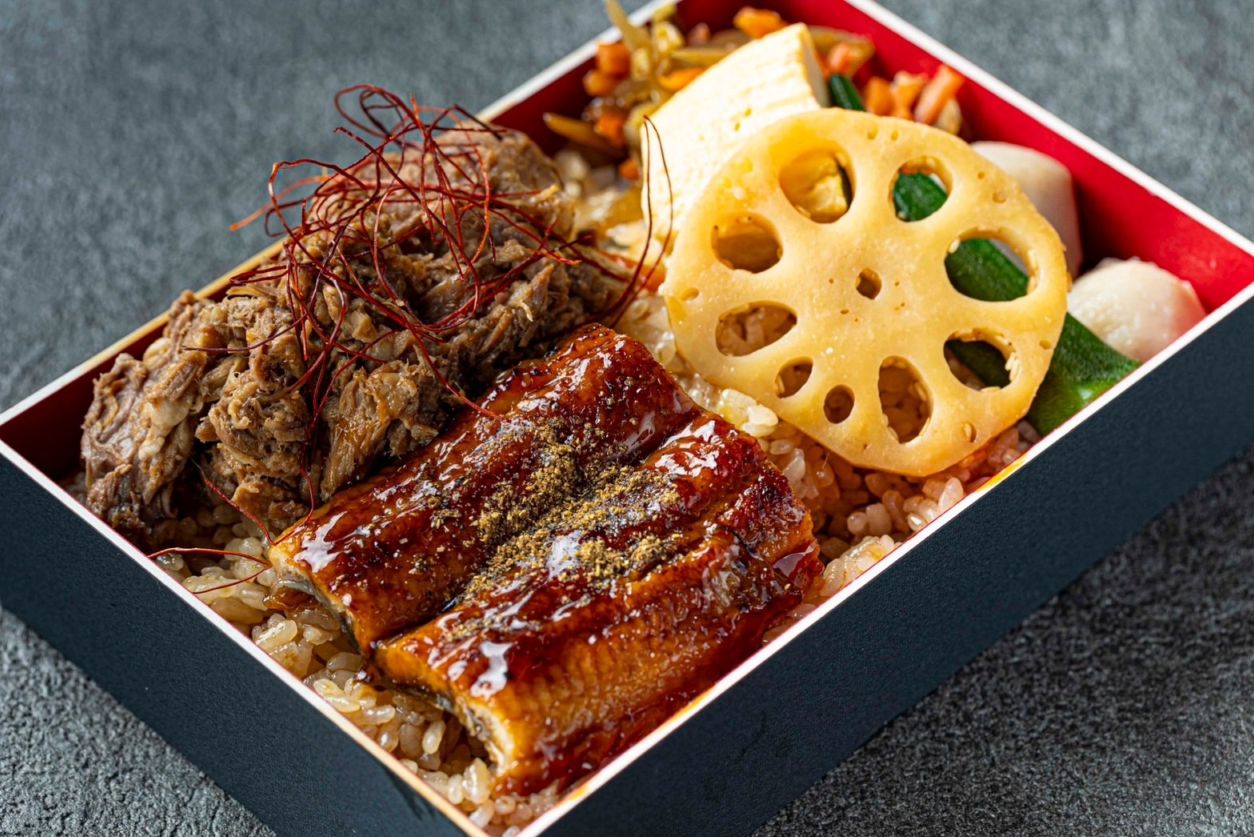 継ぎ足しダレの炭焼き鰻と牛飯重