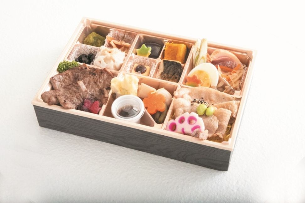 牛ロースステーキと豚の生姜焼き弁当