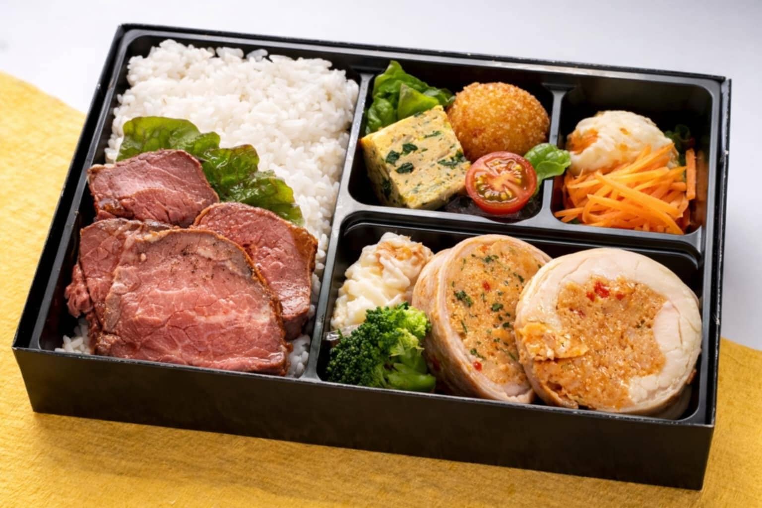 サーモン&チキンのWメイン御膳（ローストビーフ丼）