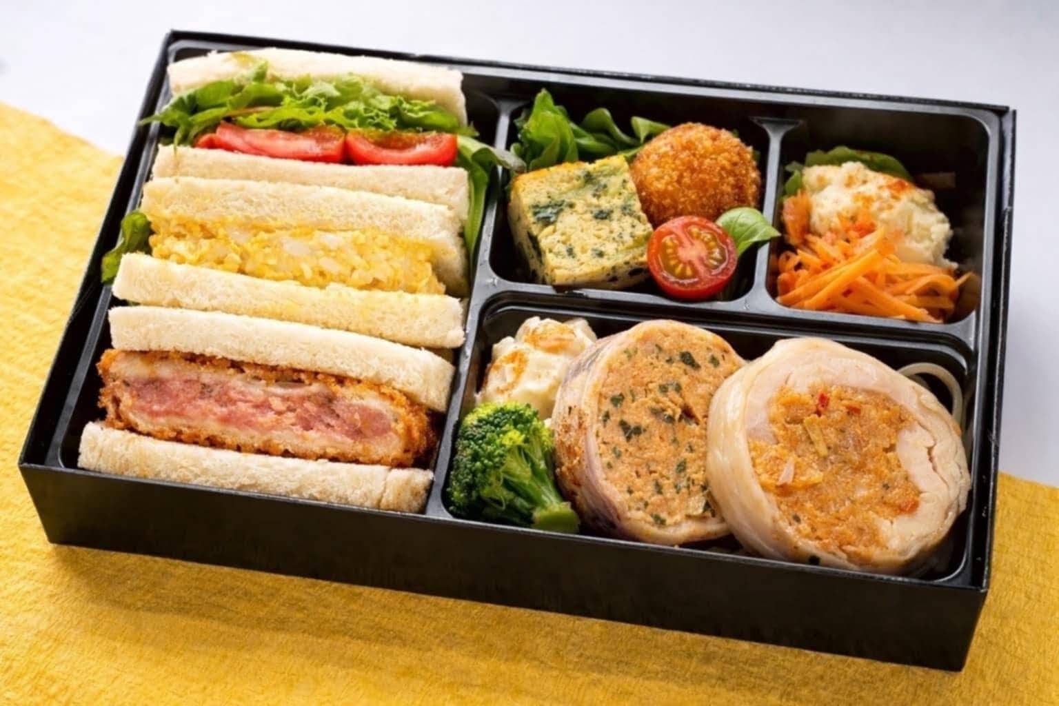 サーモン＆チキンのWメイン御膳（ミックスサンド）