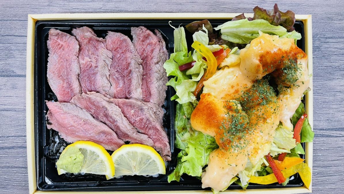 肉のすけ 牛ヒレステーキ重&エビマヨサラダお弁当
