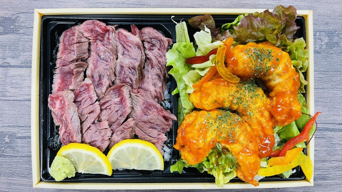 肉のすけ 牛サガリステーキ重&エビチリサラダお弁当