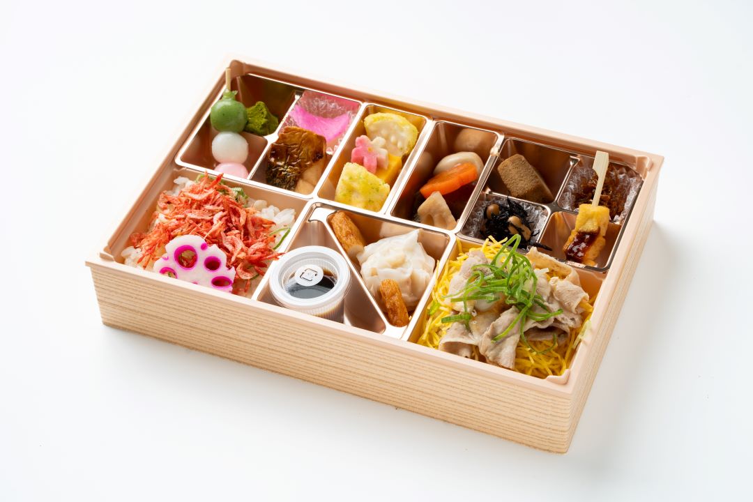 桜海老のご飯と豚肉とろみご飯、蟹しゅうまい、金沢のおかず