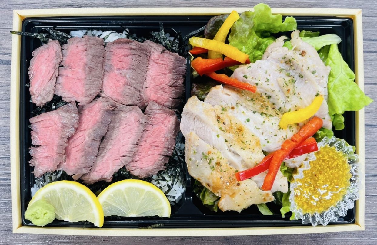 肉のすけ 牛サガリステーキ重&チキンステーキサラダお弁当