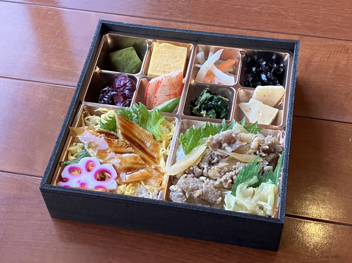 牛のしぐれ煮と穴子ちらし弁当