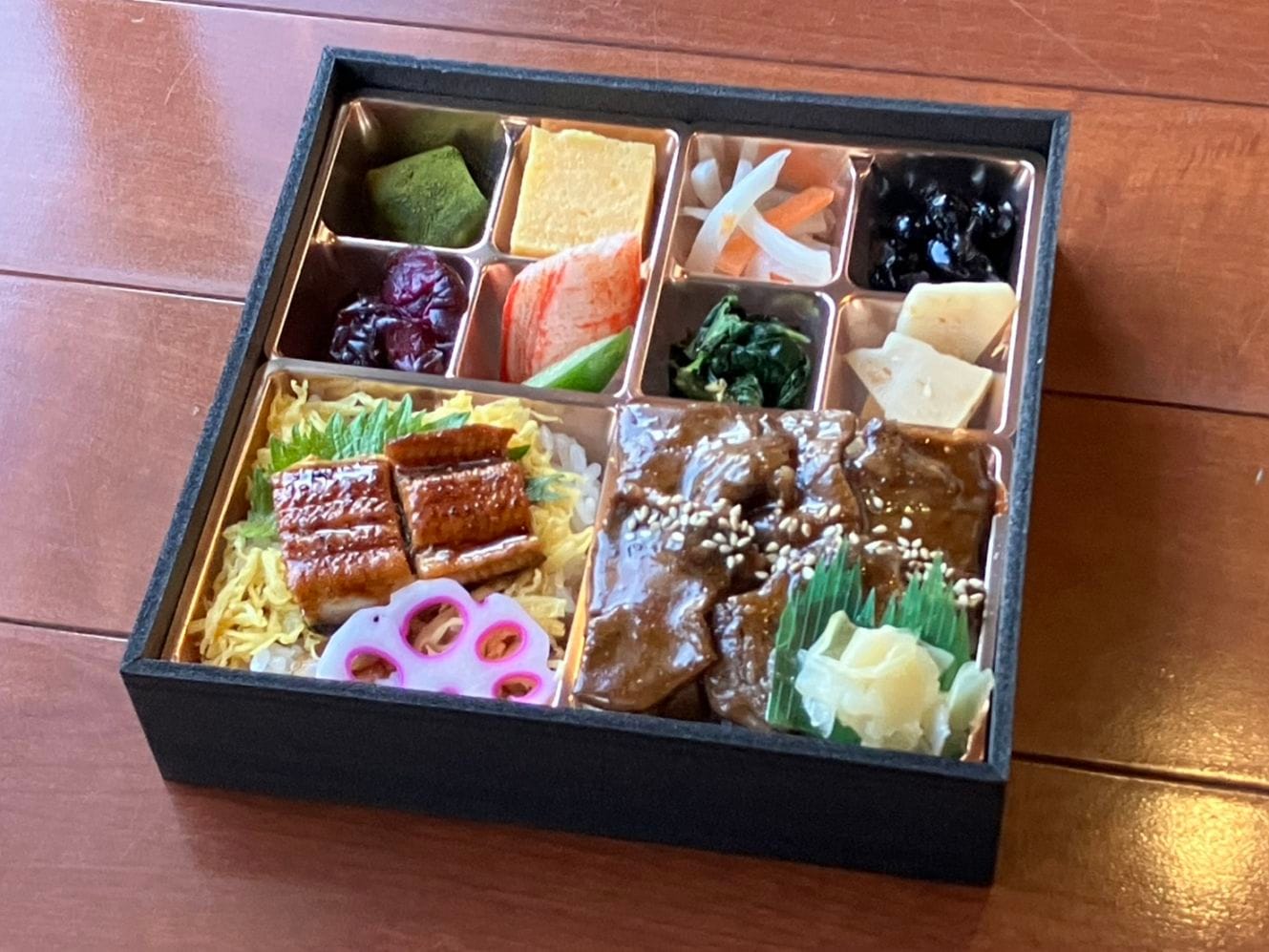 和風焼肉と鰻の蒲焼き弁当